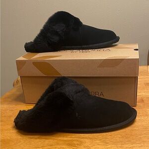 New in Box Koolaburra Sz 6 Women's UGG Black Milo Fuzzy Slippers